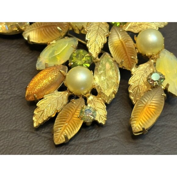 VTG KRAMER UNSIGNED FRUIT SALAD RHINESTONE MOLDED LEAVES FAUX PEARL BROOCH PIN - Picture 6 of 10